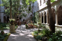 西羅帝爾總部 內庭