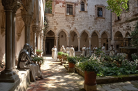 西羅帝爾總部 內庭